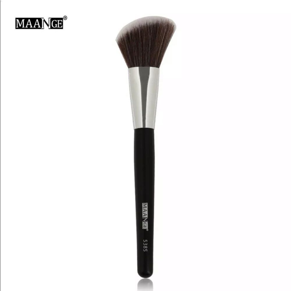 Contouring, blush, cake, bronzer makeup brush
